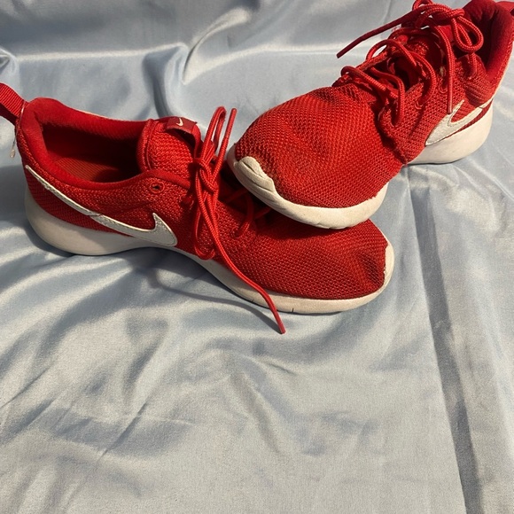 Nike Red and White Sneakers with Breathable Fabric (UNISEX ) - Picture 6 of 12